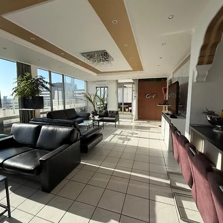 דירה Exklusives Penthouse Duesseldorf 180qm Panorama Sauna Fitness Naehe Duesseldorf Messe Airport Ideal Fuer Gruppen, Shootings, Content Creator ניאוס
