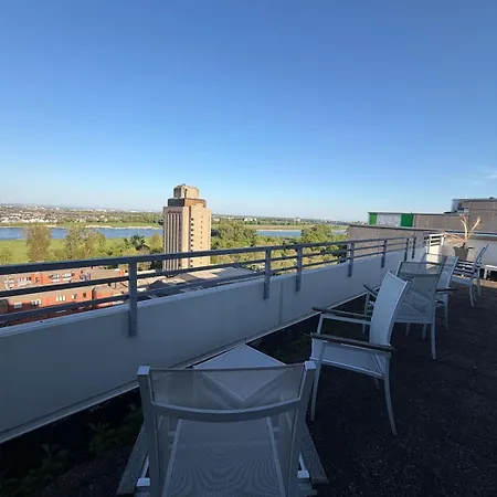 Exklusives Penthouse Duesseldorf 180qm Panorama Sauna Fitness Naehe Duesseldorf Messe Airport Ideal Fuer Gruppen, Shootings, Content Creator דירה ניאוס