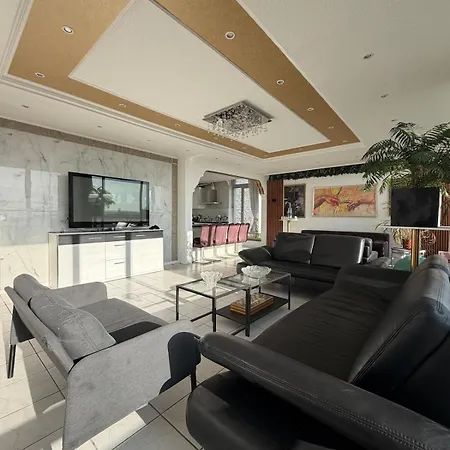 Exklusives Penthouse Duesseldorf 180qm Panorama Sauna Fitness Naehe Duesseldorf Messe Airport Ideal Fuer Gruppen, Shootings, Content Creator דירה