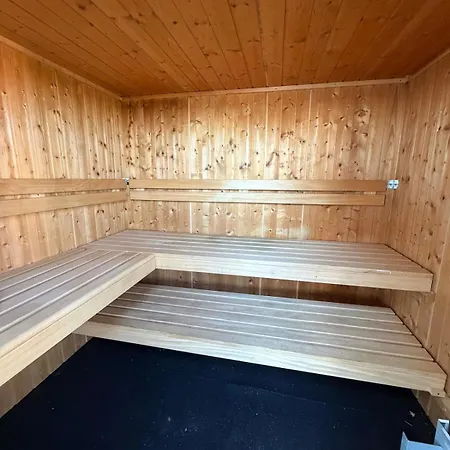 Exklusives Penthouse Duesseldorf 180qm Panorama Sauna Fitness Naehe Duesseldorf Messe Airport Ideal Fuer Gruppen, Shootings, Content Creator דירה