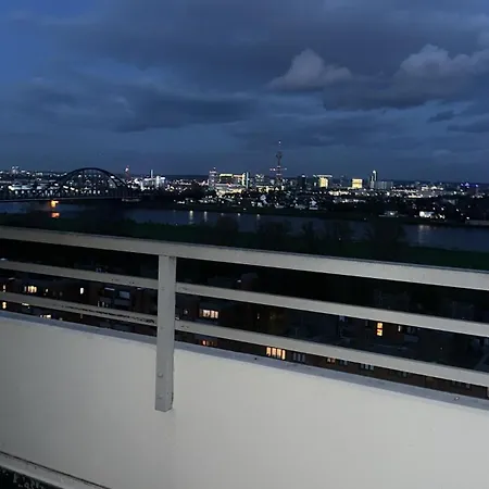 דירה Exklusives Penthouse Duesseldorf 180qm Panorama Sauna Fitness Naehe Duesseldorf Messe Airport Ideal Fuer Gruppen, Shootings, Content Creator ניאוס