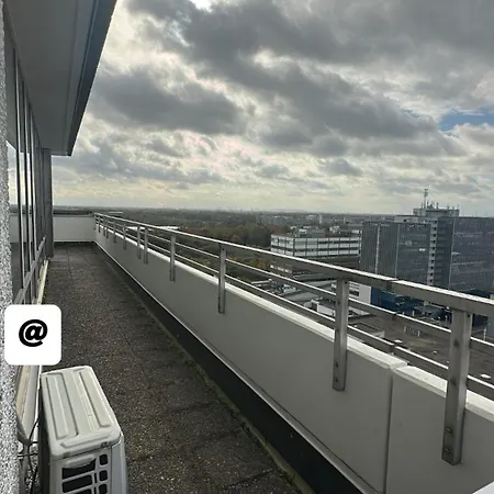 Exklusives Penthouse Duesseldorf 180qm Panorama Sauna Fitness Naehe Duesseldorf Messe Airport Ideal Fuer Gruppen, Shootings, Content Creator דירה ניאוס