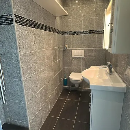Exklusives Penthouse Duesseldorf 180qm Panorama Sauna Fitness Naehe Duesseldorf Messe Airport Ideal Fuer Gruppen, Shootings, Content Creator דירה ניאוס
