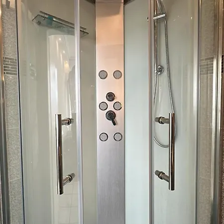 Exklusives Penthouse Duesseldorf 180qm Panorama Sauna Fitness Naehe Duesseldorf Messe Airport Ideal Fuer Gruppen, Shootings, Content Creator * ניאוס