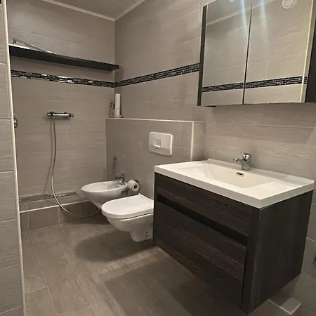Exklusives Penthouse Duesseldorf 180qm Panorama Sauna Fitness Naehe Duesseldorf Messe Airport Ideal Fuer Gruppen, Shootings, Content Creator דירה ניאוס