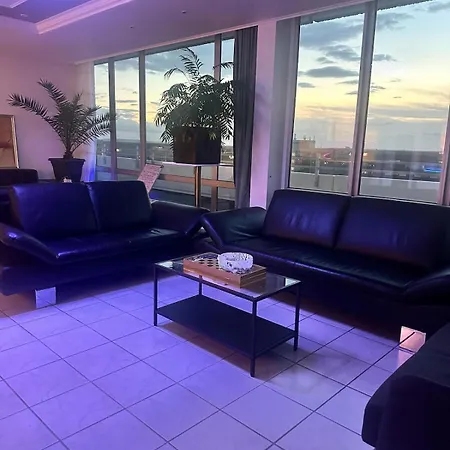 Exklusives Penthouse Duesseldorf 180qm Panorama Sauna Fitness Naehe Duesseldorf Messe Airport Ideal Fuer Gruppen, Shootings, Content Creator דירה *