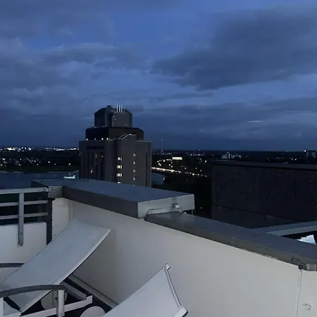 Exklusives Penthouse Duesseldorf 180qm Panorama Sauna Fitness Naehe Duesseldorf Messe Airport Ideal Fuer Gruppen, Shootings, Content Creator דירה *