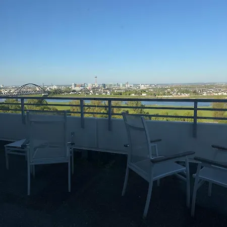 דירה Exklusives Penthouse Duesseldorf 180qm Panorama Sauna Fitness Naehe Duesseldorf Messe Airport Ideal Fuer Gruppen, Shootings, Content Creator ניאוס