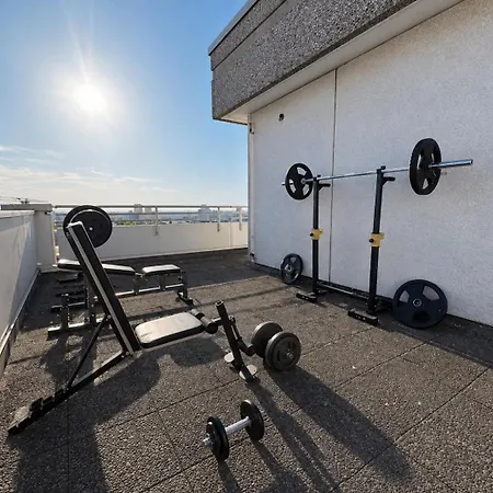 Exklusives Penthouse Duesseldorf 180qm Panorama Sauna Fitness Naehe Duesseldorf Messe Airport Ideal Fuer Gruppen, Shootings, Content Creator דירה ניאוס