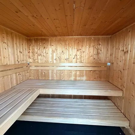 דירה Exklusives Penthouse Duesseldorf 180qm Panorama Sauna Fitness Naehe Duesseldorf Messe Airport Ideal Fuer Gruppen, Shootings, Content Creator ניאוס