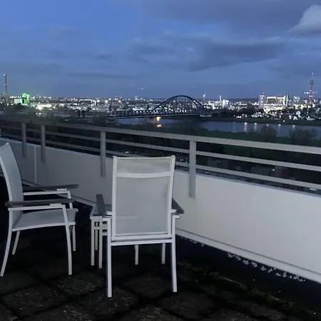Exklusives Penthouse Duesseldorf 180qm Panorama Sauna Fitness Naehe Duesseldorf Messe Airport Ideal Fuer Gruppen, Shootings, Content Creator * ניאוס