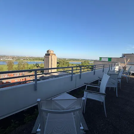 Exklusives Penthouse Duesseldorf 180qm Panorama Sauna Fitness Naehe Duesseldorf Messe Airport Ideal Fuer Gruppen, Shootings, Content Creator דירה