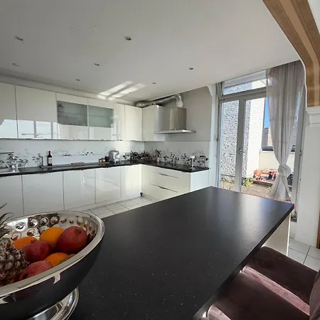 Exklusives Penthouse Duesseldorf 180qm Panorama Sauna Fitness Naehe Duesseldorf Messe Airport Ideal Fuer Gruppen, Shootings, Content Creator דירה ניאוס