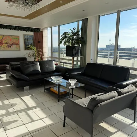 Exklusives Penthouse Duesseldorf 180qm Panorama Sauna Fitness Naehe Duesseldorf Messe Airport Ideal Fuer Gruppen, Shootings, Content Creator ניאוס