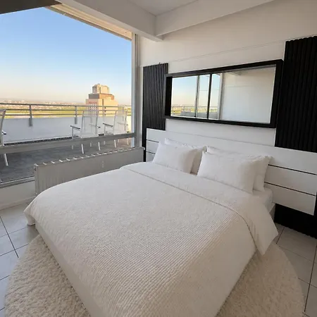דירה Exklusives Penthouse Duesseldorf 180qm Panorama Sauna Fitness Naehe Duesseldorf Messe Airport Ideal Fuer Gruppen, Shootings, Content Creator ניאוס