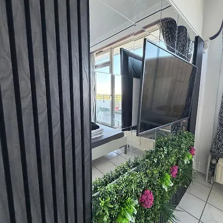 דירה Exklusives Penthouse Duesseldorf 180qm Panorama Sauna Fitness Naehe Duesseldorf Messe Airport Ideal Fuer Gruppen, Shootings, Content Creator ניאוס