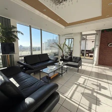 Exklusives Penthouse Duesseldorf 180qm Panorama Sauna Fitness Naehe Duesseldorf Messe Airport Ideal Fuer Gruppen, Shootings, Content Creator דירה *