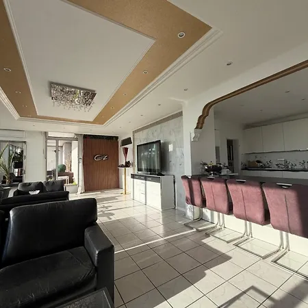 Exklusives Penthouse Duesseldorf 180qm Panorama Sauna Fitness Naehe Duesseldorf Messe Airport Ideal Fuer Gruppen, Shootings, Content Creator דירה