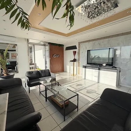 Exklusives Penthouse Duesseldorf 180qm Panorama Sauna Fitness Naehe Duesseldorf Messe Airport Ideal Fuer Gruppen, Shootings, Content Creator * ניאוס